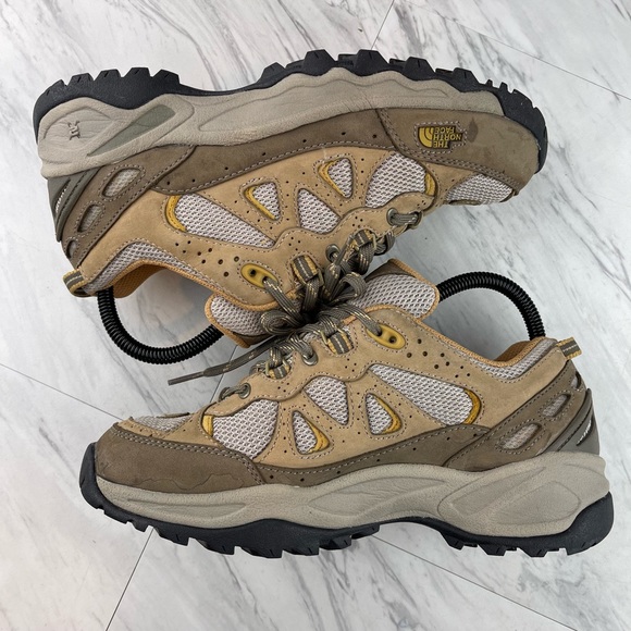 •The North Face womens hiking Sneakers shoes Size 8 TNF Trail Grip - Picture 3 of 13